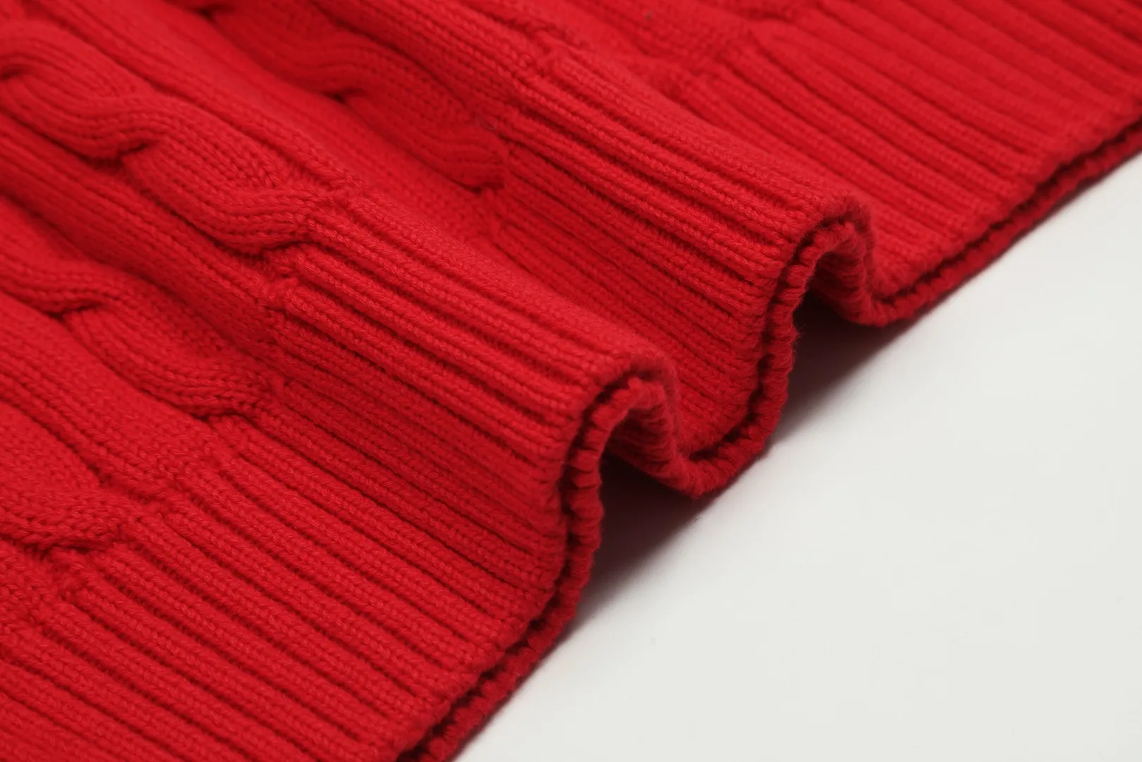 🅿️160 "Top quality" Style number: DS002# (not off the shelves all year round) [Ralph Lauren round neck solid color pony embroidered logo knitted short sleeves] ✅Ralph Lauren classic basic versatile knitted short sleeves for all seasons ✅Main supplier platform live broadcast Wholesale entities Replenish when out of stock Not off the shelves ✅ZP quality 1:1 version Scan the code to enter the GF website Counter quality ✅Detailed quality is the only one in Guangzhou Imported quality cotton yarn, focusing on high-end, cost-effective, good quality needless to say ✅The version is restored to the original order, the maximum size can be worn up to 160 pounds, loose, comfortable and stress-free ✅The upper body is simple and easy to match, a must-have for goddess ootd, good-looking clothes are never picky, a must-have in the goddess’ wardrobe Size: S-XL Color: Black White Gray Light Blue Light Pink Colorful Blue Khaki Bright Yellow Fruit Green Milk Apricot Wood Green Taro Purple Chinese Red Anchor Red Navy Red Label Navy Blue White Label